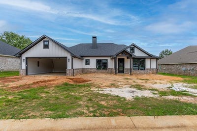 /international/us/915-spring-creek-nacogdoches-tx-110107986392/