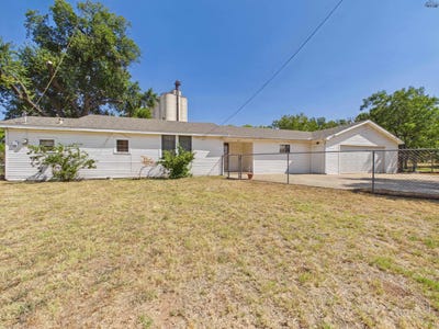 /international/us/105-w-college-street-burkburnett-tx-110119633055/