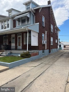 /international/us/1548-moss-street-reading-pa-110120651140/