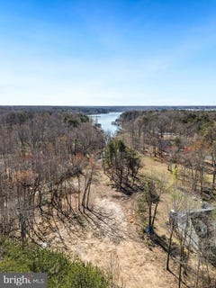 /international/us/2501-lake-forest-lane-bumpass-va-110106599360/