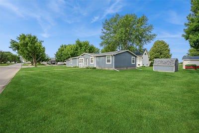 /international/us/324-s-adair-street-stuart-ia-110108383457/