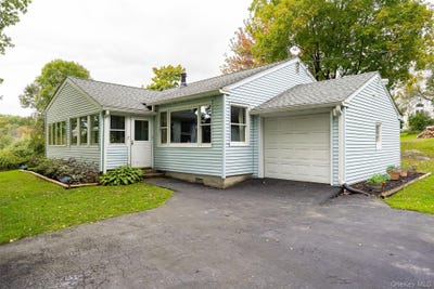 /international/us/11-bloomer-road-lagrangeville-ny-110120153050/