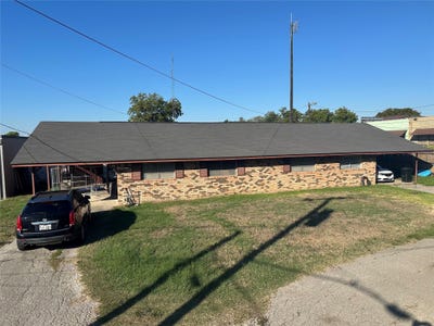 /international/us/111-e-spence-street-sulphur-springs-tx-110120455855/