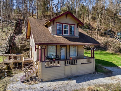 /international/us/1321-se-maccorkle-avenue-charleston-wv-110106370223/