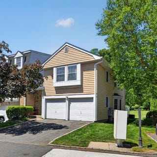 /international/us/88-hidden-ridge-drive-syosset-ny-110108197269/