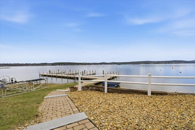 /international/us/144-lake-street-laconia-nh-110107520211/