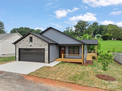 /international/us/141-peyton-elaine-road-clyde-nc-110098430106/