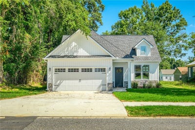 /international/us/203-blue-ridge-avenue-belton-sc-110109424575/