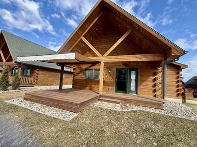 /international/us/449-overlook-court-warrens-wi-110106243020/