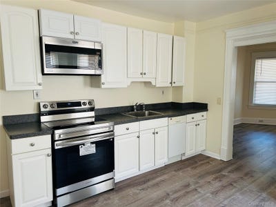 /international/us/46-totten-place-babylon-ny-110108770208/