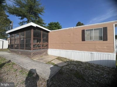 /international/us/5-sammys-mobile-home-park-schuylkill-haven-pa-110108844889/