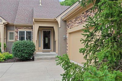 /international/us/14113-s-summit-street-olathe-ks-110108740288/