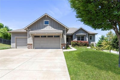 /international/us/615-n-monterey-way-lawrence-ks-110100820677/