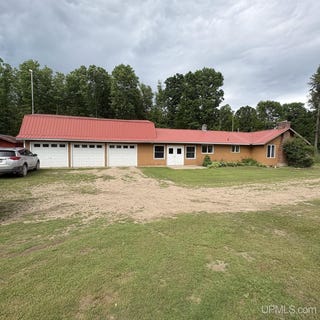 /international/us/12152-co-rd-442-rapid-river-mi-110108982081/