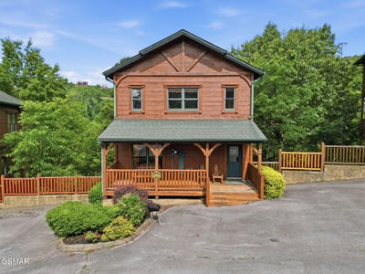 /international/us/826-gatlinburg-falls-way-gatlinburg-tn-110108475896/