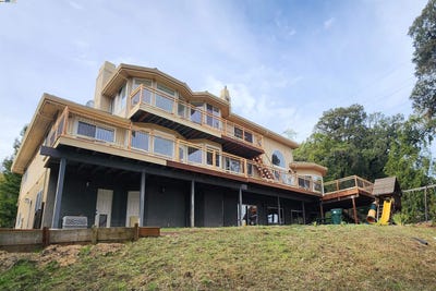 /international/us/245-heacox-rd-woodside-ca-110096236871/