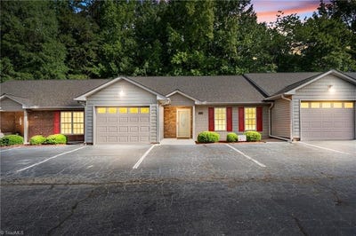 /international/us/402-pinefield-place-thomasville-nc-110108773219/