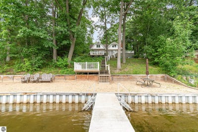 /international/us/7670-five-lakes-drive-farwell-mi-110100891603/