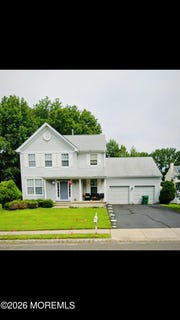 /international/us/18-dayna-court-howell-nj-110108352557/