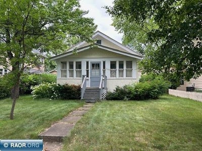/international/us/2105-e-11th-ave-hibbing-mn-110100969749/