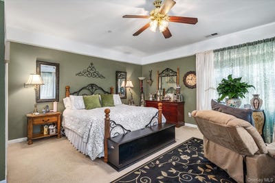 /international/us/137-francesca-way-amityville-ny-110106471410/