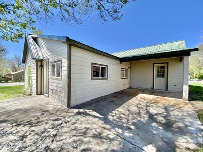 /international/us/1085-main-street-meeker-co-110107959477/