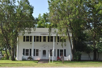 /international/us/700-w-wrights-avenue-comanche-tx-110109132088/