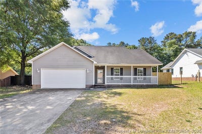 /international/us/124-hosta-drive-raeford-nc-110108604416/