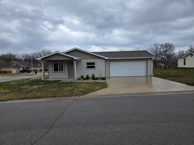 /international/us/1704-n-2nd-street-neodesha-ks-110106231725/