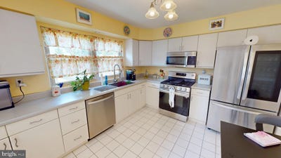 /international/us/20-peregrine-drive-voorhees-nj-110100817066/