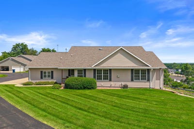/international/us/200-vista-court-waupaca-wi-110100983449/