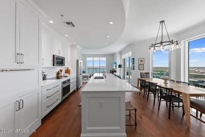 /international/us/1431-riverplace-boulevard-jacksonville-fl-110106736977/
