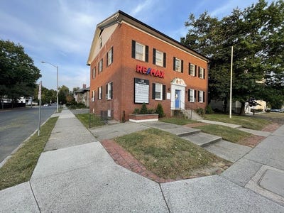 /international/us/133-maple-st-suite-2-springfield-ma-110106725529/