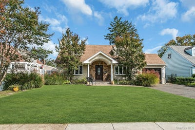 /international/us/22-bryce-avenue-glen-cove-ny-110120152761/