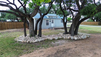 /international/us/420-king-street-eden-tx-110108912563/