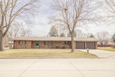 /international/us/1018-17th-ave-rock-valley-ia-110104106850/