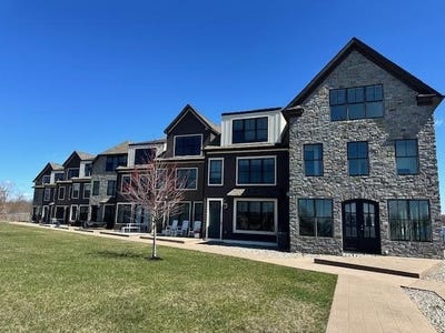 /international/us/8-lennox-way-plattsburgh-ny-110107634628/