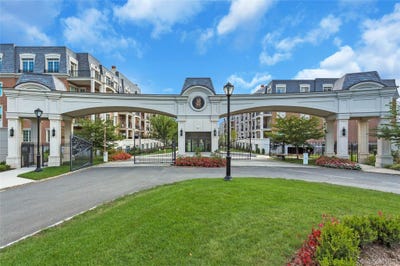 /international/us/3000-royal-court-north-hills-ny-110104057185/
