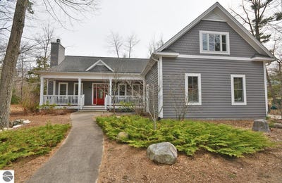 /international/us/12-pine-trace-glen-arbor-mi-110108350971/