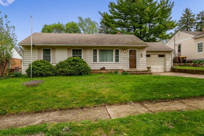 /international/us/920-woodland-drive-rockford-il-110107725121/