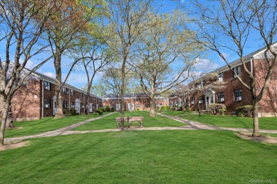 /international/us/69-27-218-street-bayside-ny-110107538694/