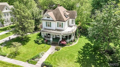 /international/us/619-e-main-street-carlinville-il-110099448114/