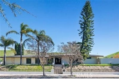 /international/us/12384-woodley-avenue-granada-hills-ca-110119948772/