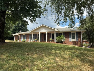 /international/us/208-raven-green-street-wilkesboro-nc-110109292718/