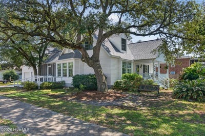 /international/us/418-sellers-street-oak-island-nc-110119796333/