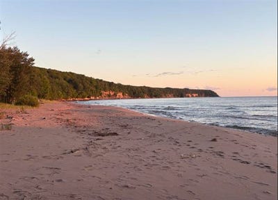 /international/us/390-beach-road-co-rd-af-big-bay-mi-110119946369/