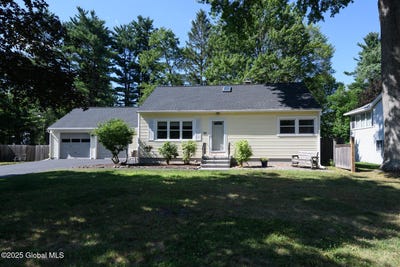 /international/us/23-mcmillen-place-bethlehem-ny-110100674196/