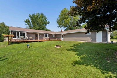 /international/us/w8269-grandview-road-hortonville-wi-110109757341/