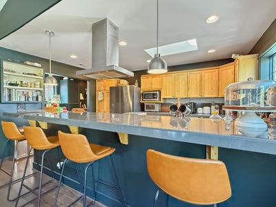 /international/us/255-s-larch-street-sisters-or-110100324735/