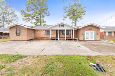 /international/us/222-madge-street-breaux-bridge-la-110104599993/